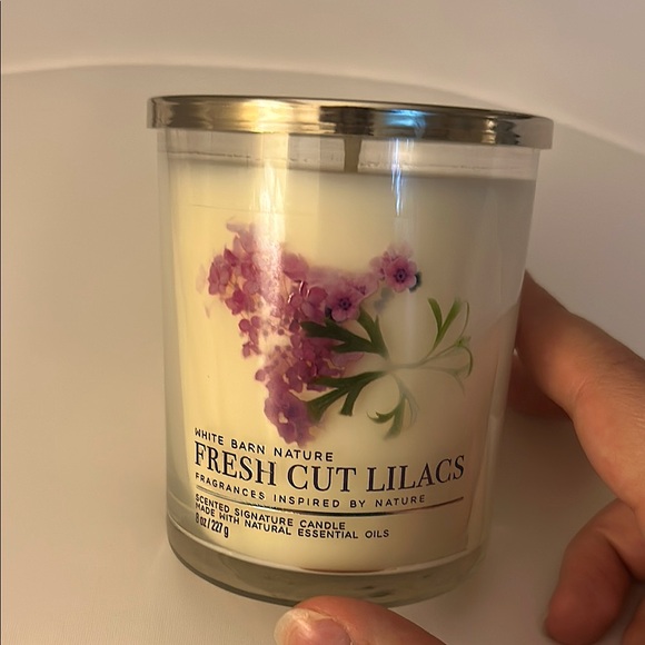 B&BW White Barn Fresh Cut Lilacs Candle 🪻 - Picture 1 of 5
